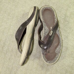 Reebok Easy-Tone Women's Size 10 Brown Thong Sandals